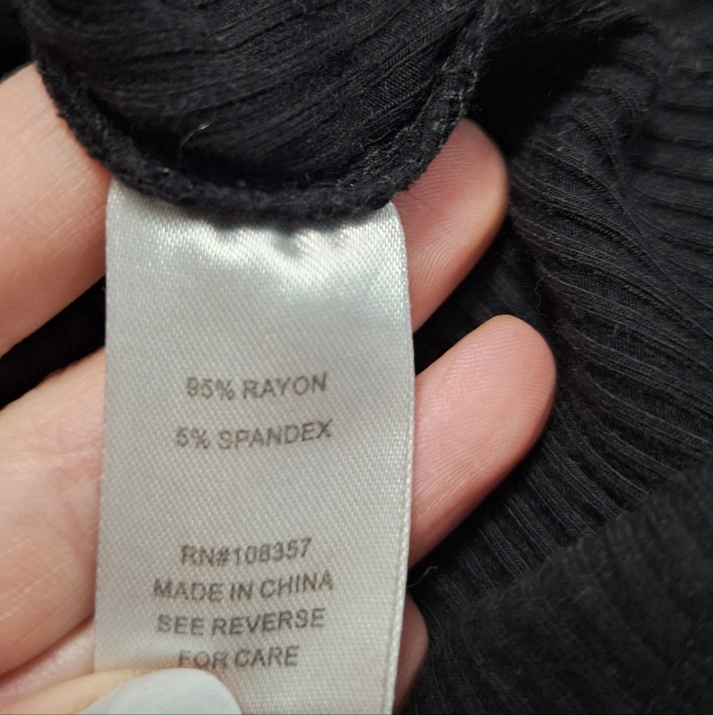 Evereve Rib Knit Top - Picture 3 of 4